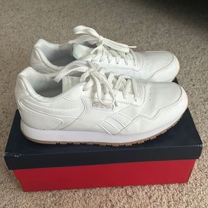 Women’s size 10 white Reebok tennis shoes